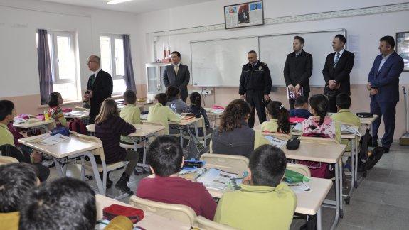 Bozüyük Kaymakamı Sayın Hasan YAMAN ve Bozüyük Belediye Başkanı Sayın  Fatih BAKICI´nın, Yavuz Sultan Selim Ortaokuluna Ziyaretleri