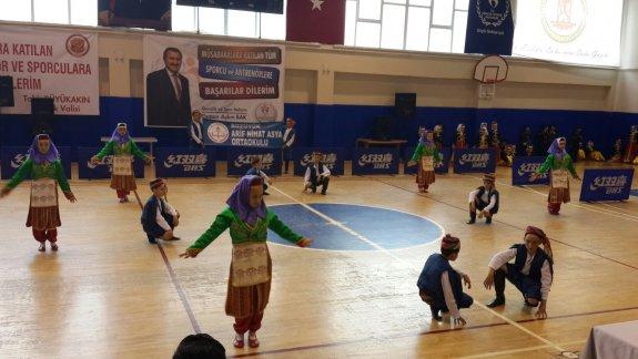 Halk Oyunları Yarışmalarına Cumhuriyet İlkokulu ve Arif Nihat Asya Ortaokulu Damga Vurdu