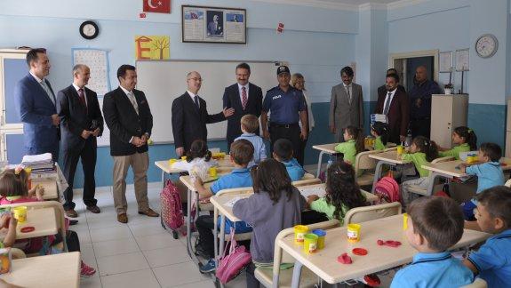 Kaymakamımız Sayın Hasan YAMAN ve Belediye Başkanı Sayın Fatih BAKICI´nın Okul Ziyareti