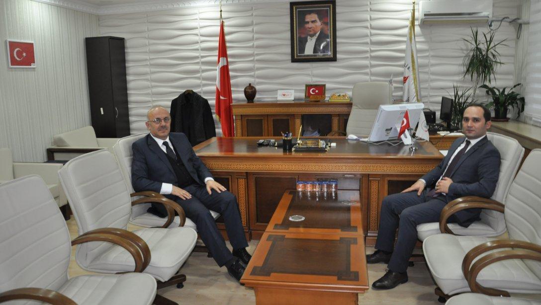 Bozüyük Cumhuriyet Başsavcısı Sayın Mehmet ÇEPNİ, Bozüyük İlçe Milli Eğitim Müdürü Sayın Mahmut DEMİR'i Makamlarında ziyaret ettiler.