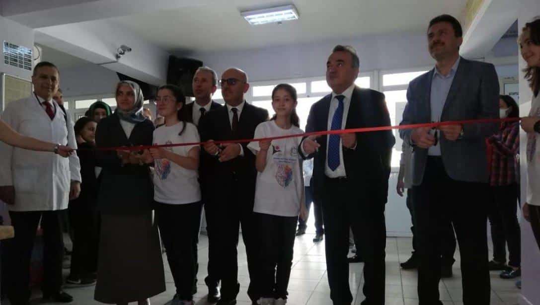 Mehmet Akif Ersoy Ortaokulu TÜBİTAK 4006 Bilim Fuarı Açıldı.