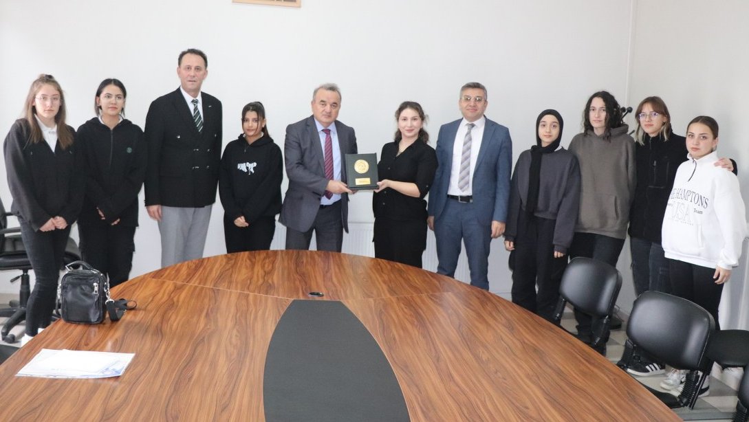 Zehra Ulusay Mesleki ve Teknik Anadolu Lisesi'ne eTwinning Türkiye Özel Ödülü Verildi.