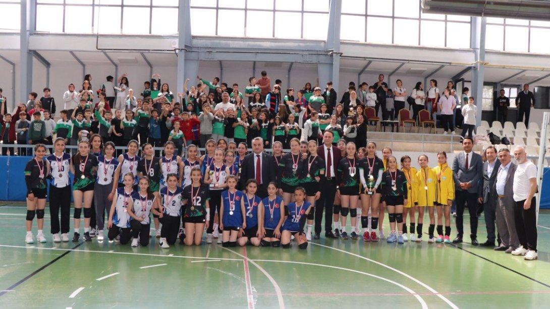 23 Nisan Ulusal Egemenlik ve Çocuk Bayramı Voleybol Turnuvası Sona Erdi.