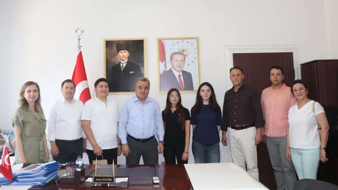 LGS İL BİRİNCİSİ ÖĞRENCİMİZ  ECE SU CAN, İLÇE İKİNCİSİ ve ÜÇÜNCÜSÜ ÖĞRENCİLERİMİZ KAYMAKAMIMIZ SAYIN ADEM ÖZTÜRK'Ü ZİYARET ETTİ.
